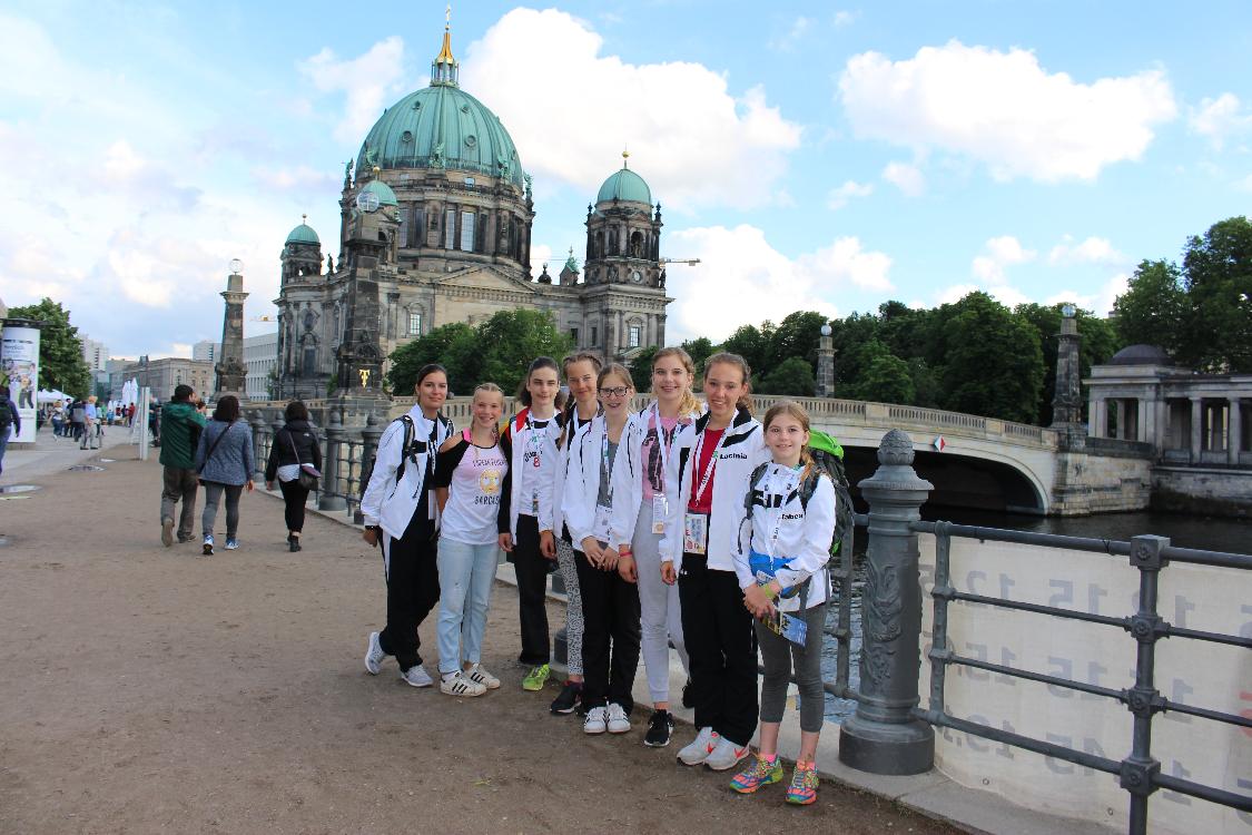 Höchster Rope-Skipper vorm Berliner Dom