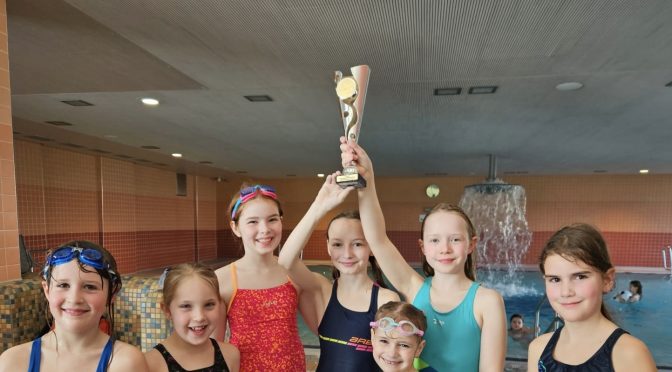 Schwimmabteilung des TSV Höchst gewinnt Rathauspokal